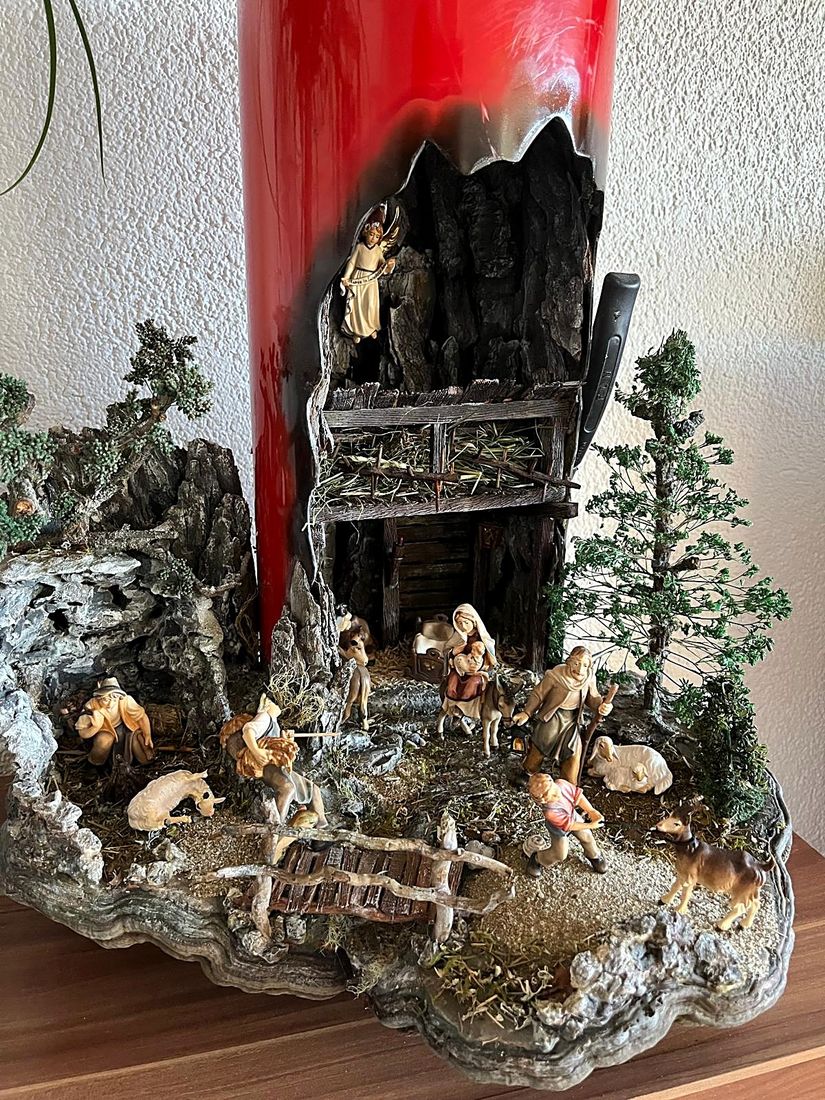 Nahaufnahme: die Heilige Familie mit den Hirten